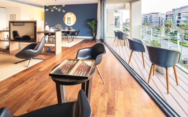 Luxurious Getaway Right Across City Walk Mall