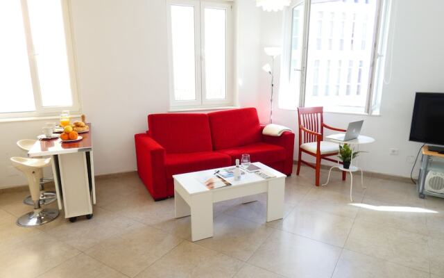 Uncibay Square Apartment