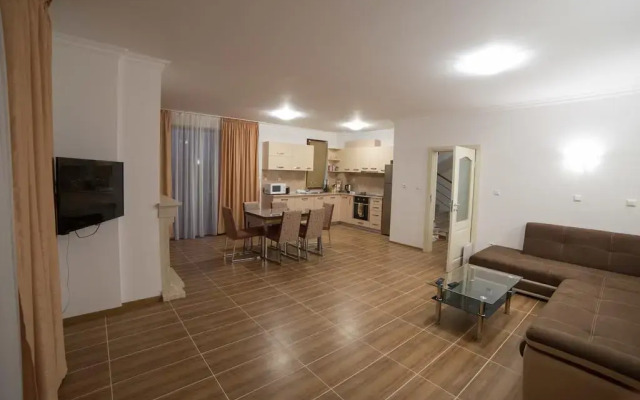 Villas in Complex Trakiyskiy Bryag