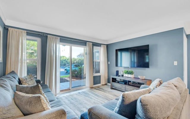 Poolside Villas #104