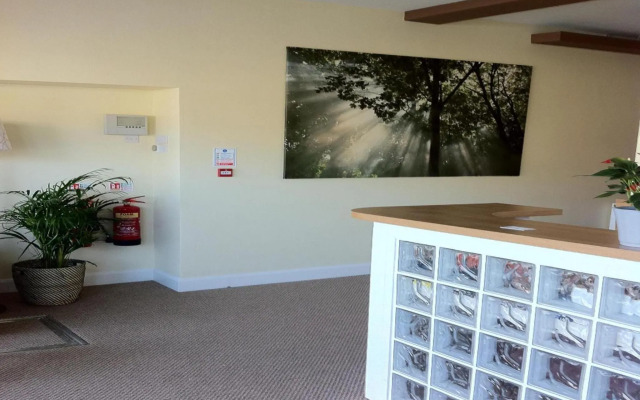 Lyall Apartment Hotel