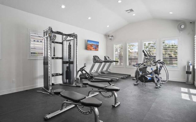 Magnolia Pool, Hot Tub, and Pickleball!