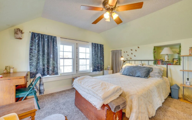 Marshalltown Vacation Rental w/ Private Yard!