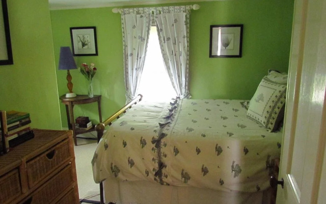 Lorraine Parish Bedroom Suites