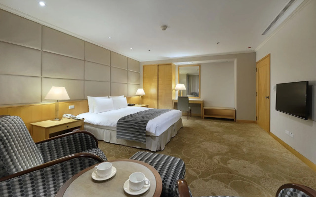 Le Midi Hotel Jungli