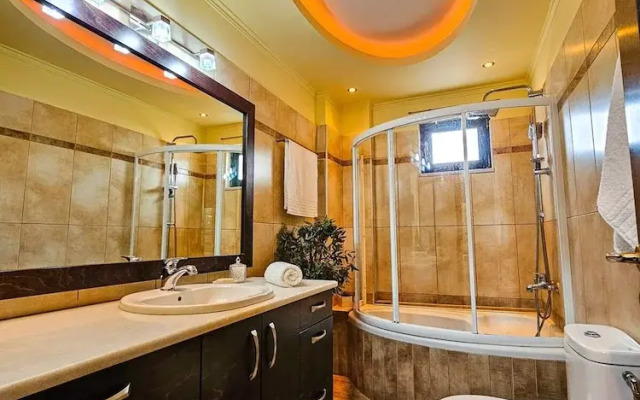 Villa Aitheras With sea Views and Garden