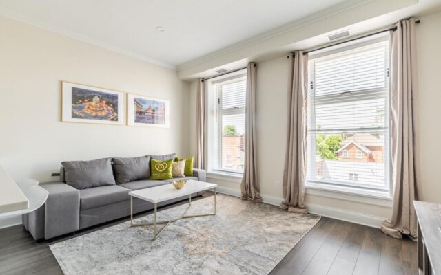 Iconic Rideau 1Bd Unit Balcony Free Parking 1
