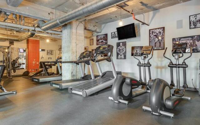 Brand New Stunning Unit Downtown