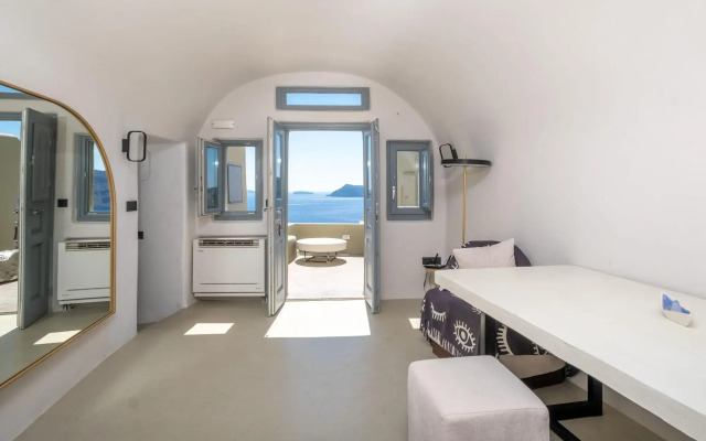 SantorOia Luxury Suites
