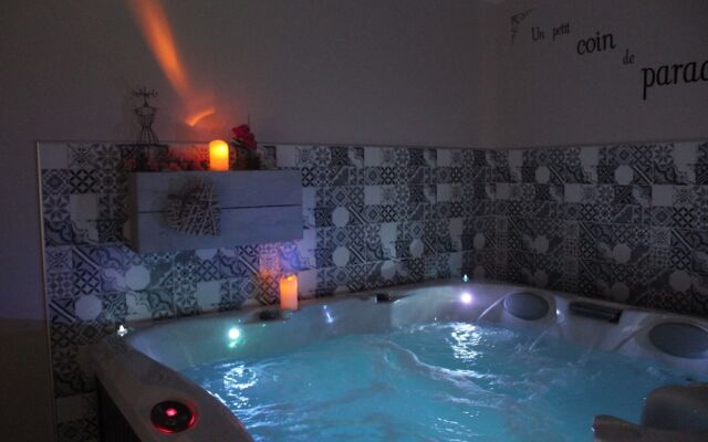 Au Plaisir Des Sens - Jacuzzi