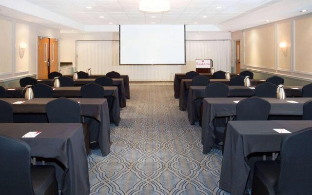 Ramada Plaza by Wyndham Chicago North Shore