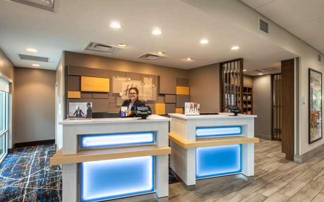 Holiday Inn Express & Suites Greenville S - Piedmont