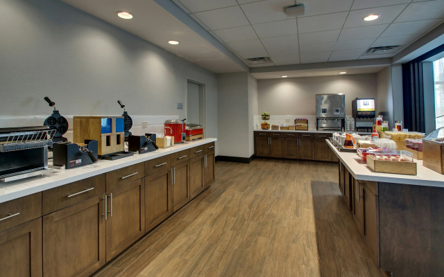 Hampton Inn & Suites Southport