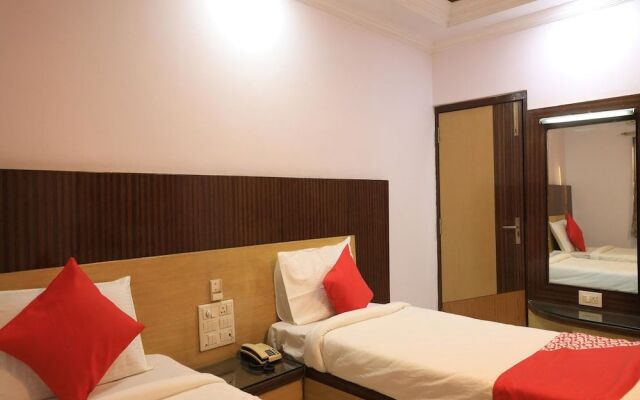 OYO Flagship 42122 Hotel Rahul