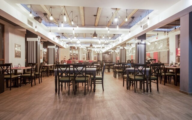 Sky Cabin Apartments