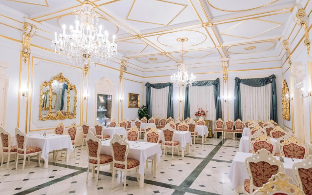 Pannonia Hotel