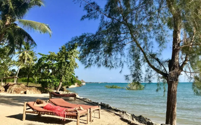 Mangrove Lodge