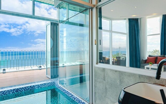 Yeosu Marine Terrace Poolvilla