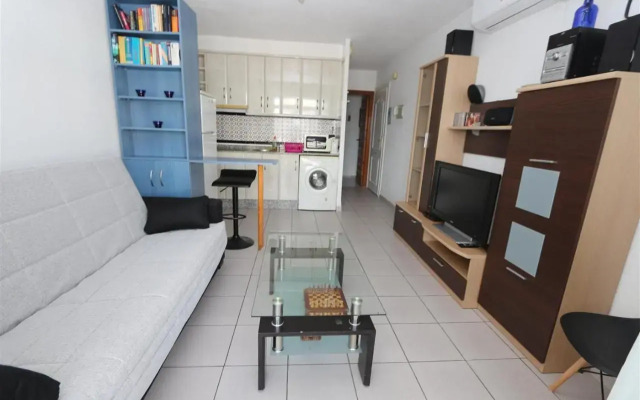 Apartment overlooking to the pool 2450