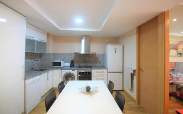 Modern CasaTuris Apartment with Castle Views A131