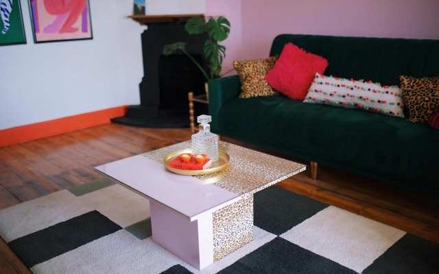 Harbour View Funky And Eclectic Two Bedroom Home