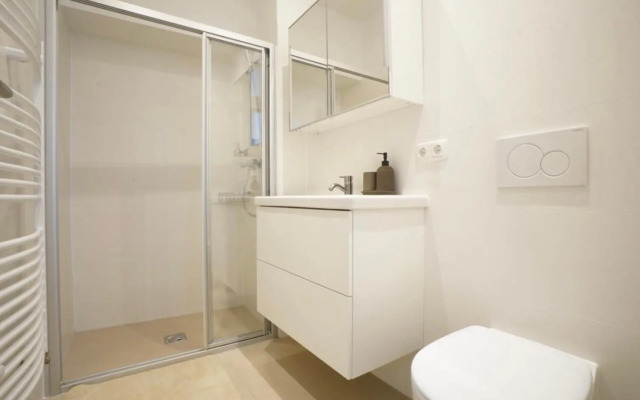 Modern and lovely apartment next to subway station