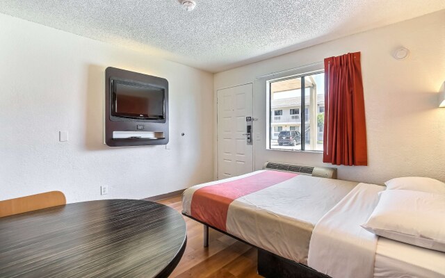 Motel 6 Oakland Airport