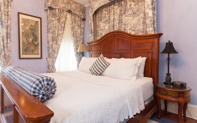 Historic Sevilla House Bed And Breakfast