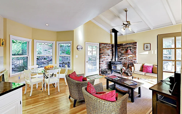 Quiet Wine Country Home Home