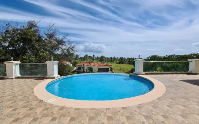 The Golf-view Condo by Acomodo
