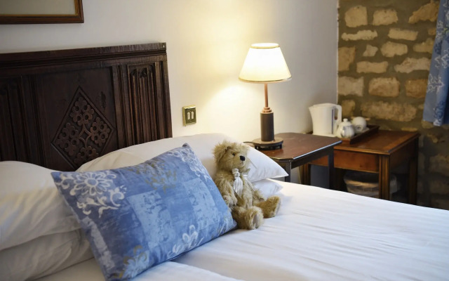 Noel Arms Hotel