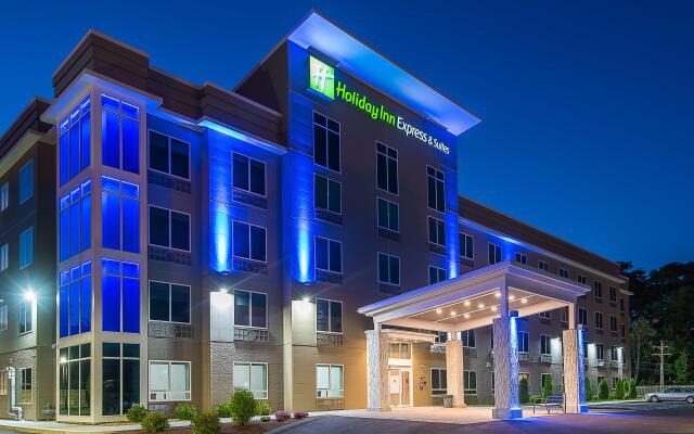 Holiday Inn Express & Suites Norwood-Boston Area, an IHG Hotel