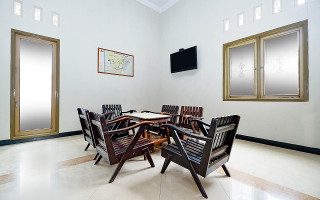 Super OYO 2436 Hotel Kencana