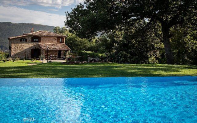 Casale Nasca In Pietra Immerso Nel Verde