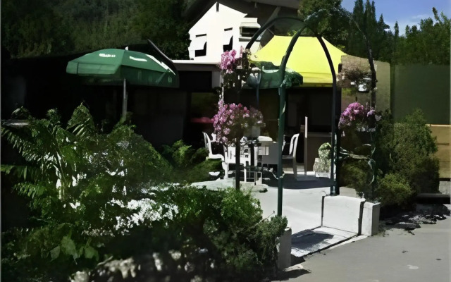 Adhhoc Hotel