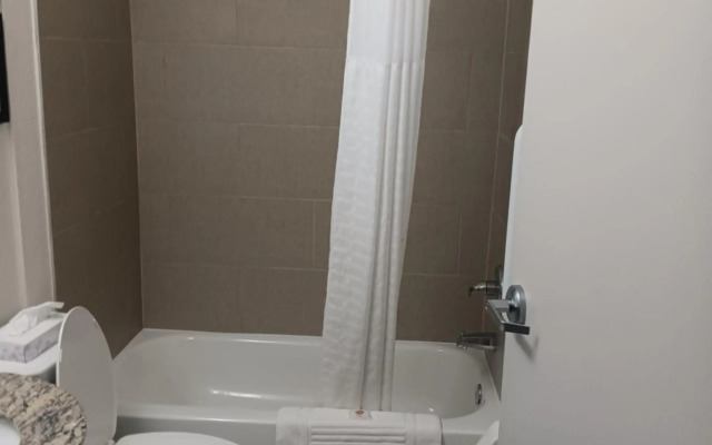 Microtel Inn & Suites by Wyndham Aztec