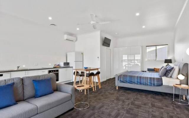 Port Lincoln Shark Apartments