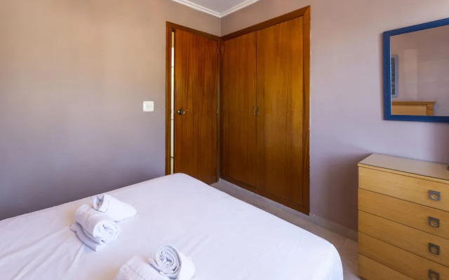 Cotton in Oliva With 3 Bedrooms and 1 Bathrooms