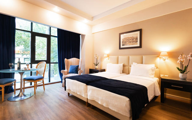 Best Western Plus Embassy Hotel