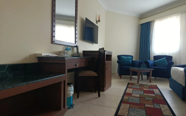 Grand Pyramids Hotel