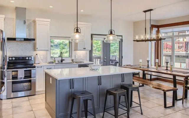 365 Moonshine Crescent by Okanagan Premier