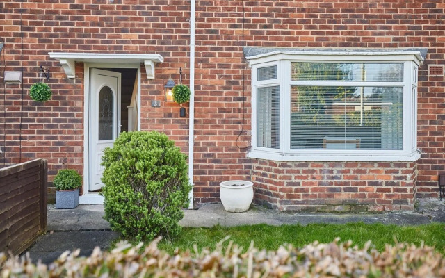 Host Stay Newsam Crescent