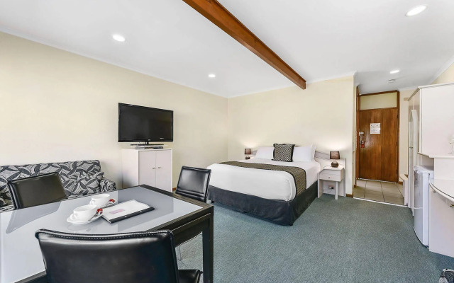 William Macintosh Motor Lodge