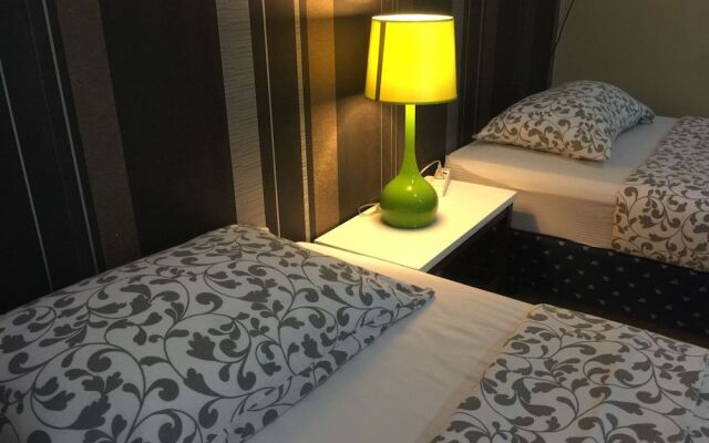 Phuket Airport Suites & Lounge Bar