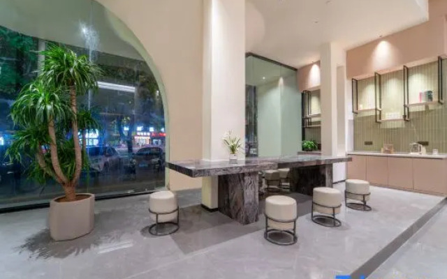 Weike Cinema Hotel (Jingdezhen People's Square Branch)