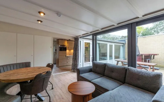 Bungalow Near Sint Maartenszee Beach