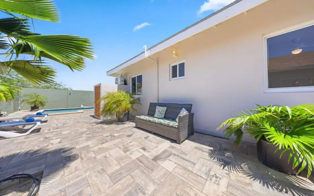 Renovated Privatepool Outdoordining Location