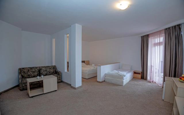 Seven Seasons Hotel