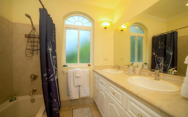 Colina 1F - 2 Bedr 2 Bath