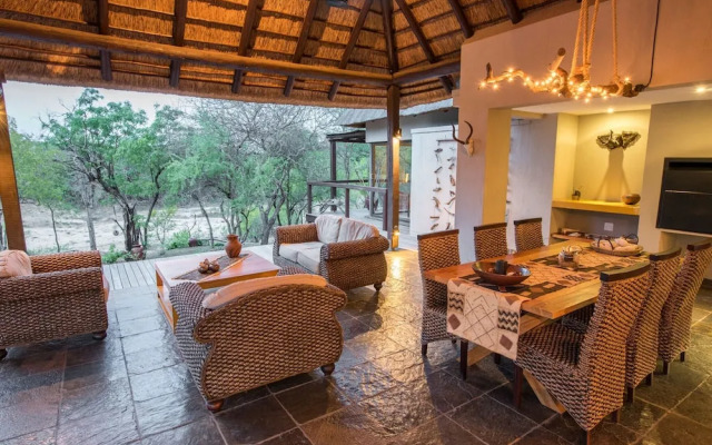 Luxury Villa With a Swimming Pool in Hoedspruit